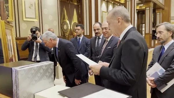 baskan-erdogandan-kuba-devlet-baskani-bermudeze-tarihi-hediye-iste-osmanli-padisahi-ii-abdulhamide-gelen-mektu-1669237255796.jpg Başkan Erdoğan'dan Küba Devlet Başkanı Bermudez'e tarihi hediye! İşte Osmanlı Padişahı II. Abdülhamid'e gelen mektup - 3