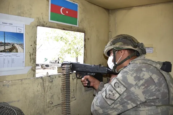 tek-millet-iki-devlet-turk-ve-azerbaycan-askerleri-kabilde-de-omuz-omuza-1629621029148.jpg Tek millet iki devlet! Türk ve Azerbaycan askerleri Kabil'de de omuz omuza - 4