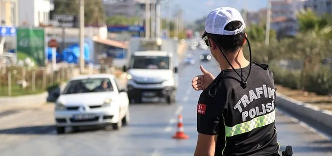 Adana'da koronavirüs ve trafik kurallarını ihlal eden sürücüye ceza