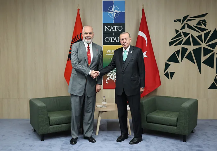 baskan-erdogan-arnavutluk-basbakani-rama-ile-gorustu-feto-ile-mucadele-masada-1723128229934.jpg Başkan Erdoğan Arnavutluk Başbakanı Rama ile görüştü! FETÖ ile mücadele masada... - 2