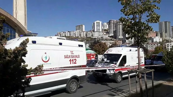 Son dakika: Ankara'da özel halk otobüsü durağa girdi - 2