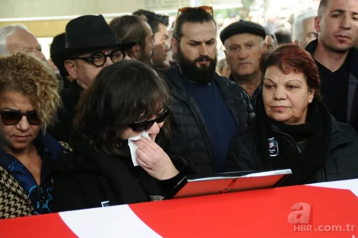 Ayşen Gruda'nın cenazesinden gözler Şener Şen'i aramıştı! Usta sanatçının o görüntüleri ortaya çıktı