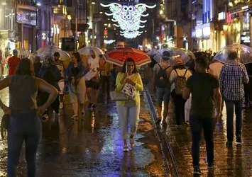İstanbul'da yağmur ve dolu etkili oldu