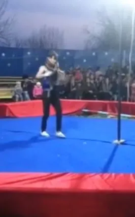 Dev piton gösteri yapan adamı seyircilerin gözü önünde boğdu! O anlar böyle görüntülendi 17