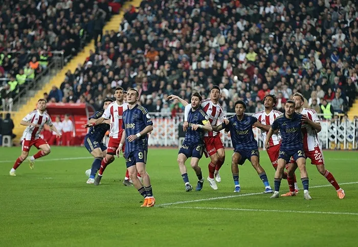 kanarya-deplasmanda-kan-kaybetti-fenerbahce-ve-antalyaspor-puanlari-paylasti-1772392301056.jpeg Kanarya deplasmanda kan kaybetti! Fenerbahçe ve Antalyaspor puanları paylaştı - 9