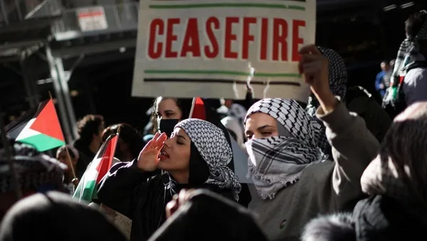 Dünya ’katil İsrail’ diye haykırıyor! Starbucks önü, liman, sokaklar, her yerde Filistin’e destek gösterileri