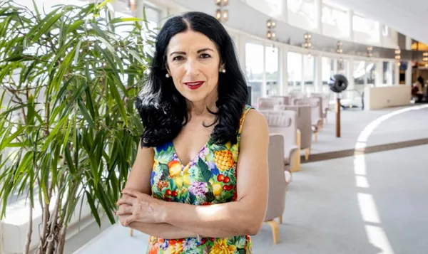 Terör örgütü PKK İsveç hükümetini çıkmaza soktu! PKK’lı vekil Amineh Kakabaveh İsveç Meclisi’ni işlemez hale getirdi