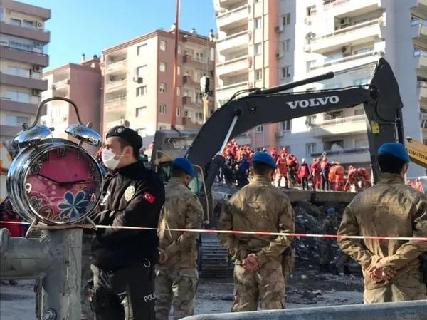 İzmir depreminde ağır hasar alan binaların yıkımı tamamlandı - 2