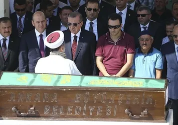Kocatepe'nin 25 yıllık baş imam hatibi son yolculuğuna uğurlandı