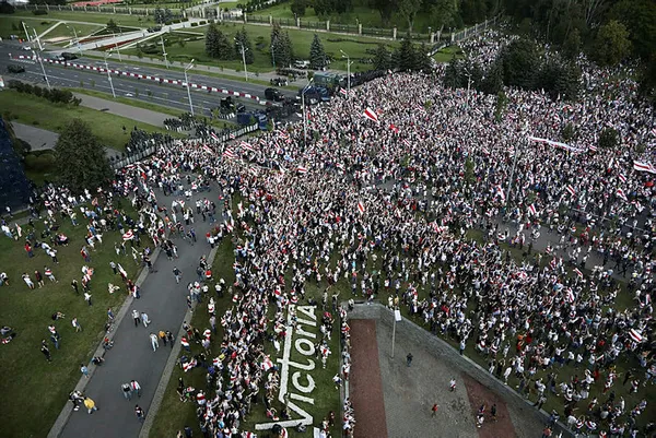 Belarus’ta protestocular Cumhurbaşkanlığı Sarayı’na yürümek istedi