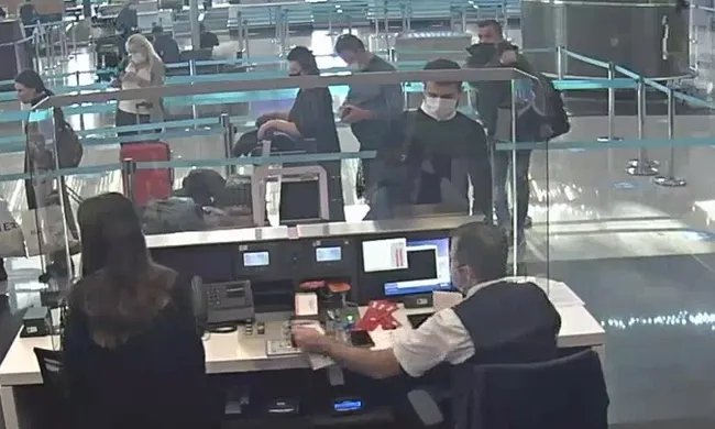 thodexin-sahibi-ozerin-yurt-disina-kacisinin-goruntuleri-ortaya-cikti-1621577892763.jpg Thodex'in sahibi Özer'in yurt dışına kaçışının görüntüleri ortaya çıktı - 5