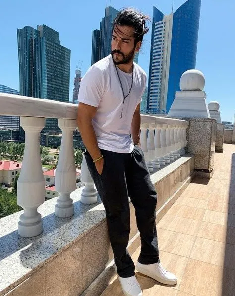 'Kuruluş Osman'ın yıldızı Burak Özçivit'ten bir rekor daha! Sosyal medyayı salladı