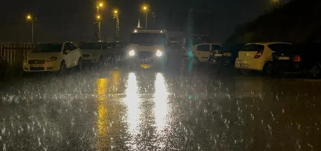 Hatay'da dolu yağışı hayatı felç etti