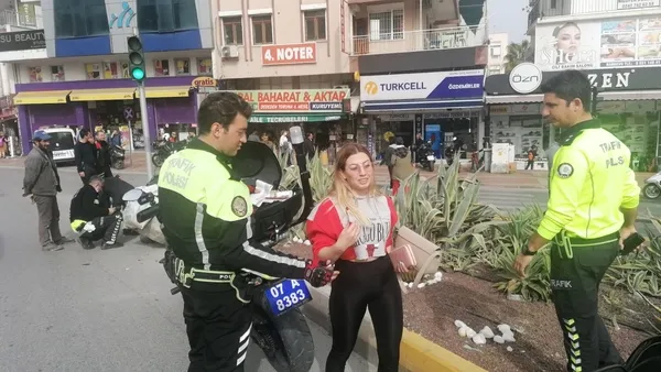 antalyada-polislere-kasksiz-yakalanan-genc-kizdan-ilginc-savunma-motosikleti-yeni-aldim-kaska-param-yetmedi-1649241629023.jpg Antalya’da polislere kasksız yakalanan genç kızdan ilginç savunma: Motosikleti yeni aldım, kaska param yetmedi - 2