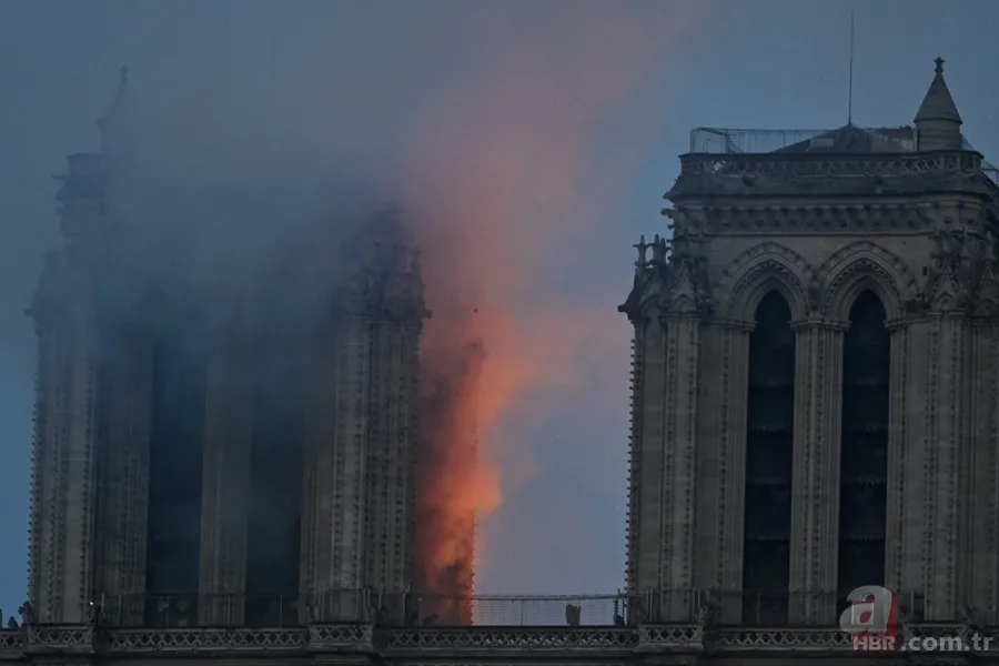 Dünya Notre Dame Katedrali'ndeki yangını konuşuyor! 12