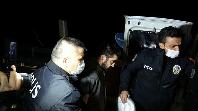 Bursa’da kısıtlamayı ihlal eden 4 kişi 25 kilometrelik kovalandı ve uyuşturucuyla yakalandı - 1