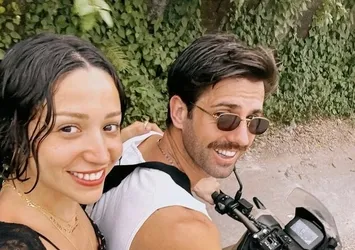 Aşklarını haykırdılar! Zeynep Bastık ile Serkay Tütüncü'den yıl dönümü paylaşımı