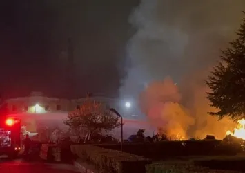 Düzce’de ahşap fabrikasında yangın paniği!