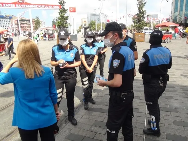 Polis ekipleri Taksim İstiklal Caddesi'nde denetimlerini sıklaştırdı - 2