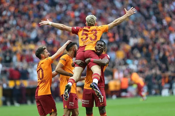 okan-buruktan-hucumda-farkli-tercih-iste-galatasaray-sivasspor-maci-ilk-11leri-1714928448033.jpeg Galatasaray-Sivasspor maç sonucu (6-1) - 1