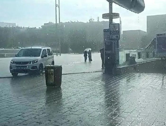 İstanbul güne sağanakla başladı! Yağışlar devam edecek mi? Meteoroloji peş peşe uyardı - 3