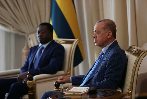 Başkan Erdoğan Afrika turunda! İkinci durak Togo! Cadde ve sokaklarda dikkat çeken afişler - 1