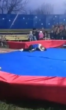 Dev piton gösteri yapan adamı seyircilerin gözü önünde boğdu! O anlar böyle görüntülendi