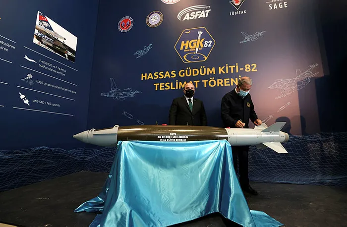 msb-bin-hassas-gudum-kiti-hgk-82nin-teslim-alindigini-bildirdi-1660662785750.jpg MSB duyurdu: 1000 Hassas Güdüm Kiti (HGK-82) teslim alındı - 3