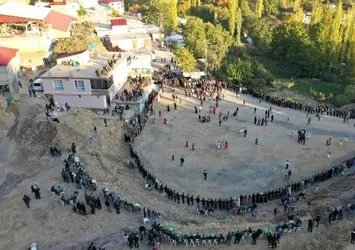 Şırnak’ta 5 bin kişilik aşiret düğünü! Kiloyla altın taktılar