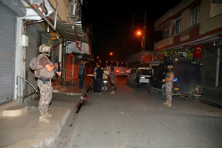 adanada-polis-sehit-eden-cetenin-son-uyesi-de-yakalandi-1589272024754.jpg Adana'da polis şehit eden çetenin son üyesi de yakalandı - 2