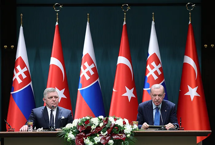 slovakya-basbakani-ficodan-baskan-erdogana-ovgu-uluslararasi-bir-siyasi-aktor-imzalar-atildi-ticarette-hedef-5-1737396135156.jpg Başkan Erdoğan ile Slovakya Başbakanı Fico arasında düzenlenen ortak basın toplantısından kare | Fotoğraf: AA