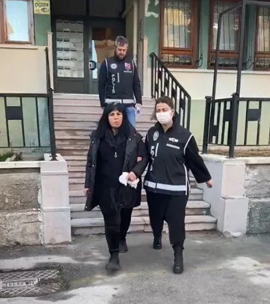 ankarada-sahte-kurye-vurgunu-teslim-tutanagi-altinda-milyonlarca-lira-dolandirdilar-1674907644548.jpg Ankara’da sahte kurye vurgunu! Teslim tutanağı altında milyonlarca lira dolandırdılar - 5