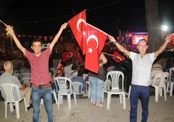 Yüz nakilli Acar ve Sert, demokrasi nöbetinde