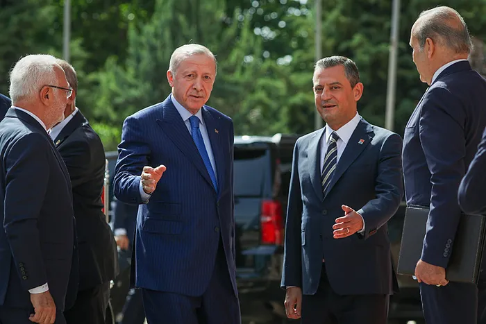 İşte Başkan Erdoğan-Özgür Özel görüşmesinin perde arkası! Dev zirve sonunda verilen dosya! Özgür Özel detayları açıkladı...