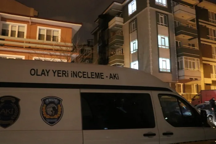 boluda-tartistigi-sevgilisini-bicaklayan-kadin-gozaltina-alindi-1646027016791.jpg Bolu’da tartıştığı sevgilisini bıçaklayan kadın gözaltına alındı - 4