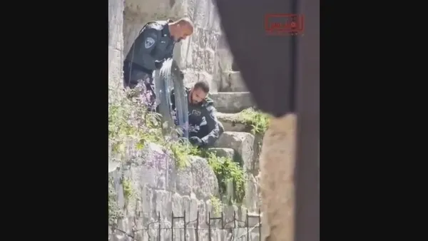 1710188698389.jpeg Yıllardan bu yana gelen soykırım! Mescid-i Aksa'ya açılan kapılardan birinin üzerine dikenli tel çektiler - 1