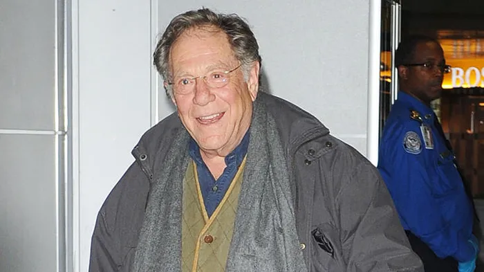 Efsane oyuncu George Segal hayatını kaybetti - 1