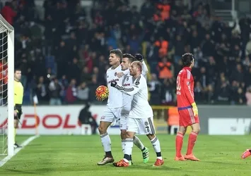 Gökhan Töre ve Mario Gomez geri dönüyor