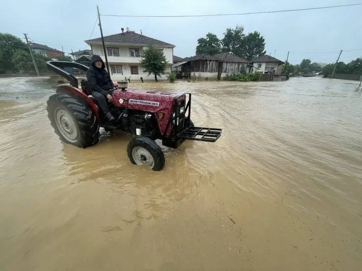 Sağanak yağış Düzce'de hayatı felç etti! Batı Karadeniz'de sel ve heyelan tehlikesi