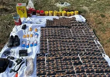 Bitlis'te PKK'lı teröristlere ait yaşam malzemesi ele geçirildi