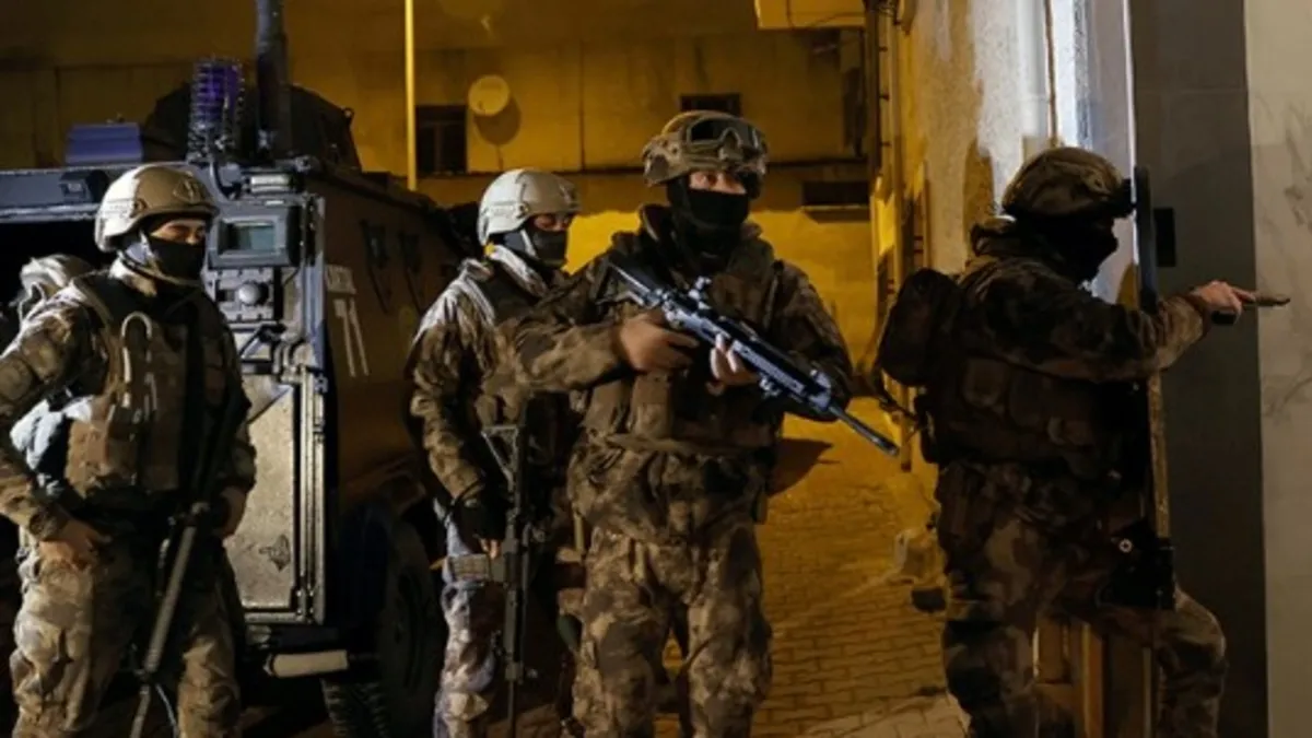 Suç örgütlerini övenlere yönelik operasyon! 325 kişi yakalandı