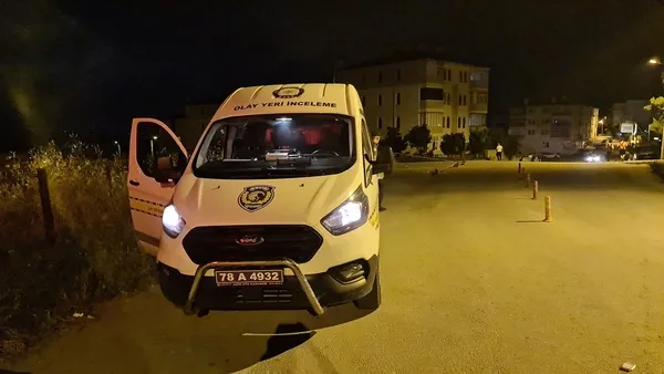 karabukte-dehsete-dusuren-olay-kardes-kardese-bicak-cekti-1657714655775.jpg Karabük’te dehşete düşüren olay! Kardeş kardeşe bıçak çekti - 2