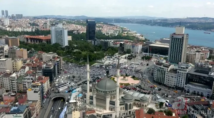 Vatandaşlar ilk namaz için Taksim Camii’nde!