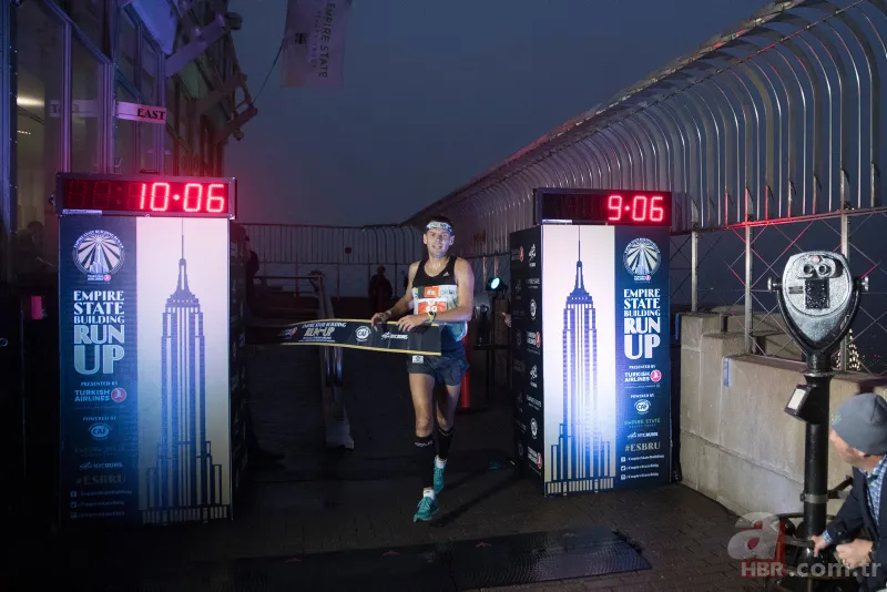 THY sponsor oldu en ünlü bina kırmızı beyaza büründü 16