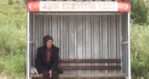 Sevdiği kadını 24 yıldır bekliyor