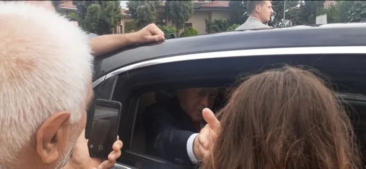 Başkan Erdoğan’a Tuzla’da sevgi seli: Tayyip dedelerini iki buçuk saat yağmur altında beklediler