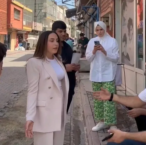 1683816993826.jpg Kemal Kılıçdaroğlu'nun yol arkadaşı HDP'lilerden AK Parti Adana Milletvekili Adayı Fatima Yurduseven'e ölüm tehdidi: Kafana mermi yağdırırız - 1