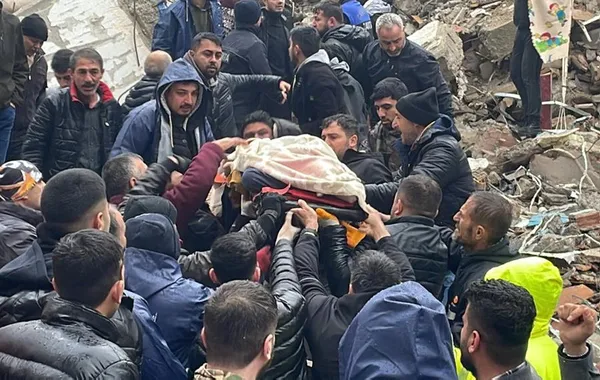 son-dakika-kahramanmarasta-77lik-deprem-baskan-erdogandan-afad-merkezinde-onemli-aciklamalar-1675677577725.jpg Son dakika: Kahramanmaraş'ta 7.7'lik deprem | Başkan Erdoğan'dan AFAD Merkezi'nde önemli açıklamalar - 1