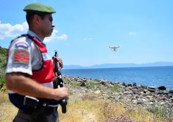 Drone'lar kaçakların peşinde