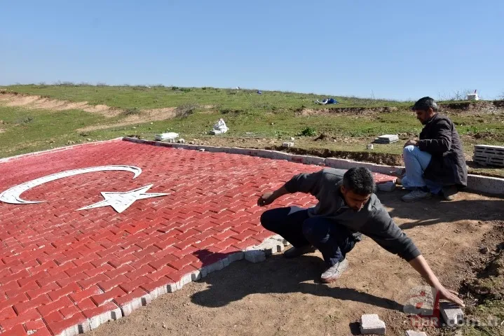 Suriye sınırına dev Türk bayrağı yapıldı 2